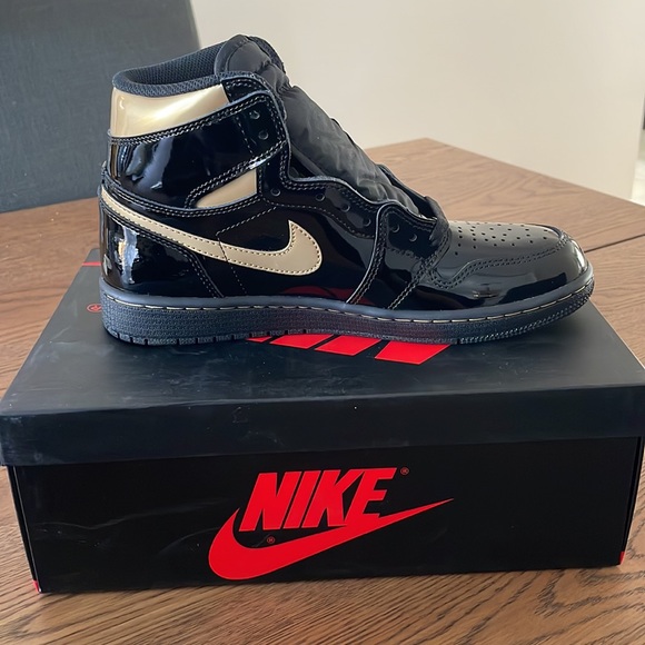 Nike Air Jordan 1 Retro High OG Black / Metallic Gold - Patent. Size 8.5. - Picture 7 of 16